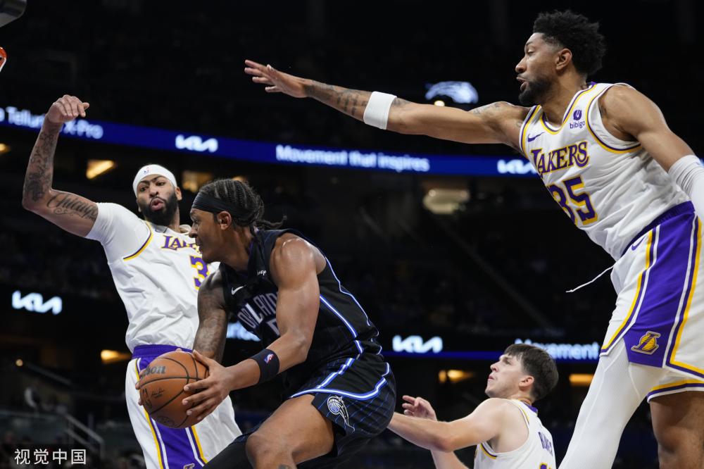 他在防守端 他在防守端